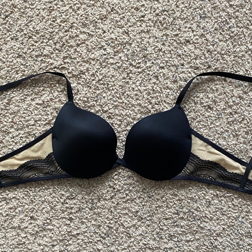 Maidenform Black and Cream Lace Bra (NWOT)
